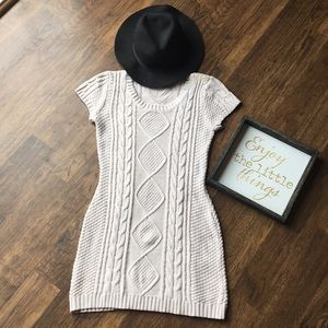 Cream short sleeve dress small charming Charlie